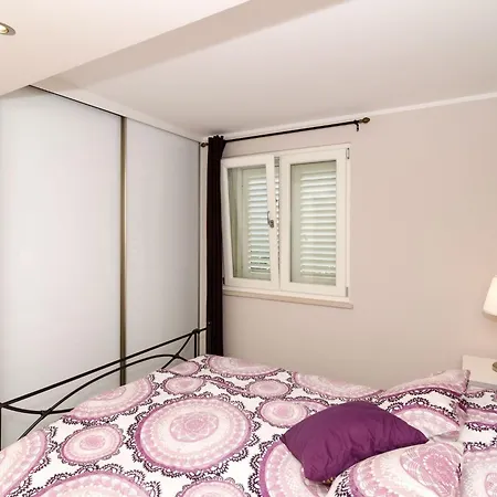 Gaura - Comfort One-bedroom With Terrace