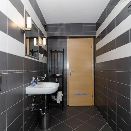 Gaura - Comfort One-bedroom With Terrace