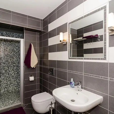 Gaura - Comfort One-bedroom With Terrace *