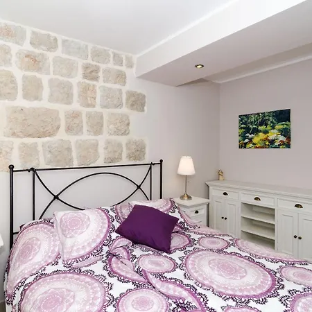 Gaura - Comfort One-bedroom With Terrace