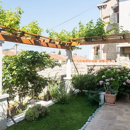 Gaura - Comfort One-bedroom With Terrace Apartment *
