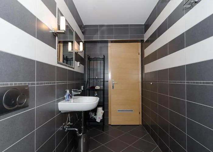 Gaura - Comfort One-bedroom With Terrace