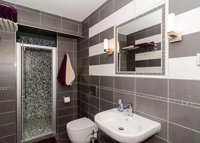 Gaura - Comfort One-bedroom With Terrace *